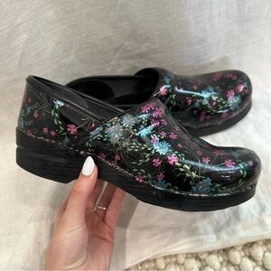 Dansko black leather pink and blue floral flower clogs nurse shoes